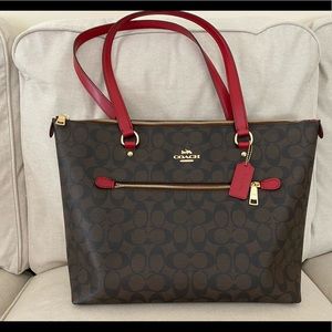Coach tote ~ Gallery Tote In Signature Canvas. Smooth leather, inside zip, roomy